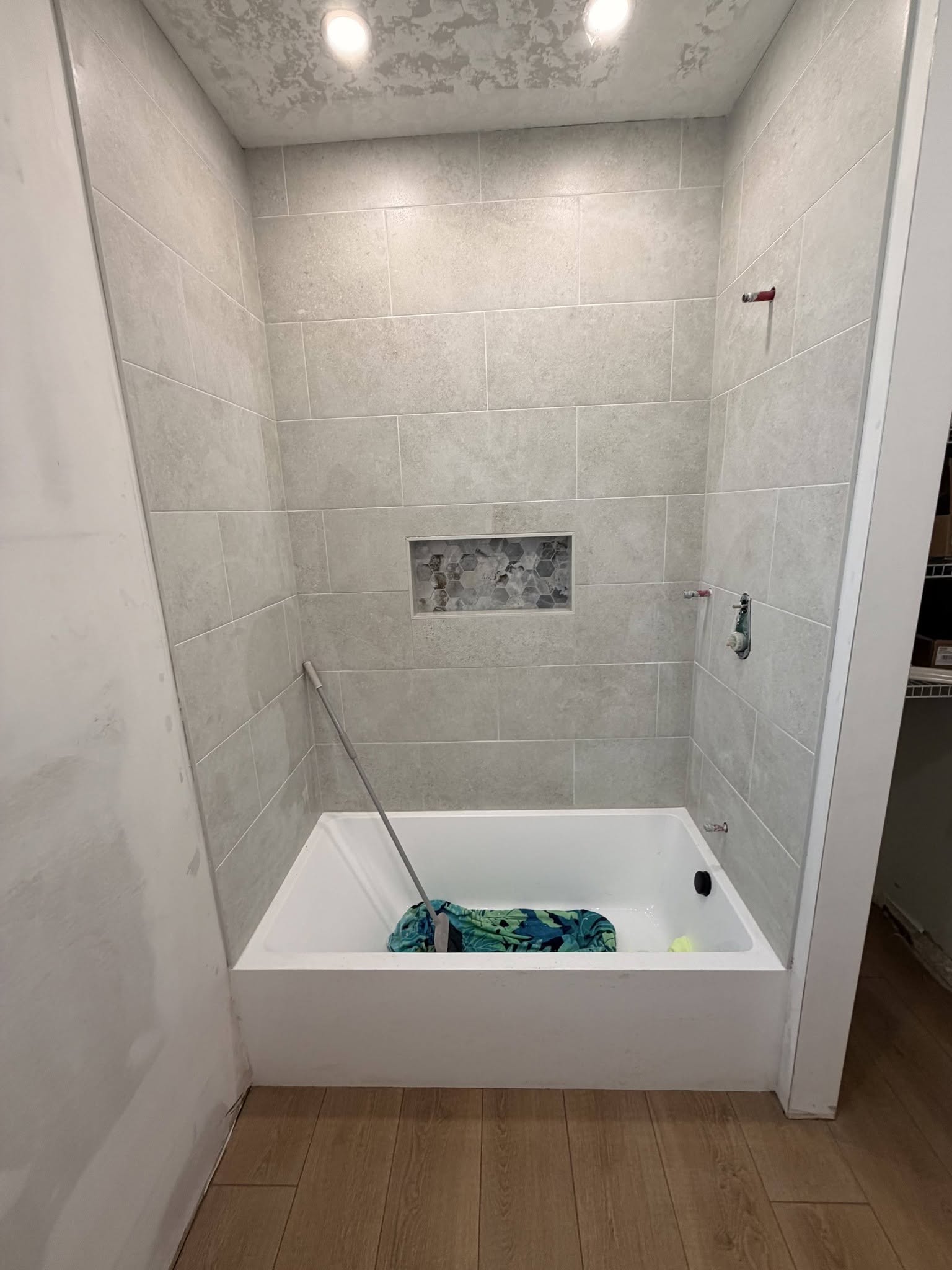 Finished shower with tiled niche